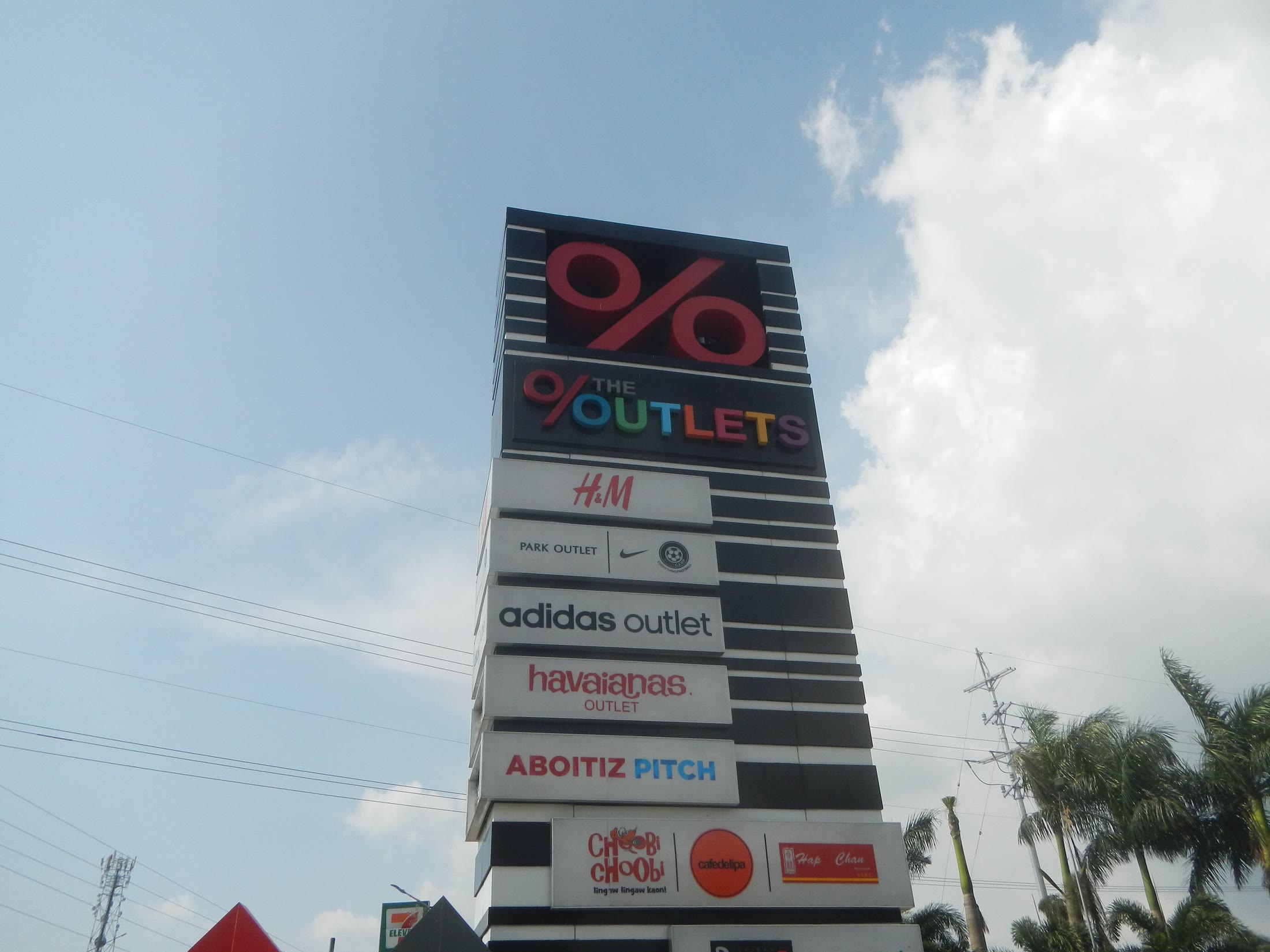 The Outlets at Lipa entrance marker at LIMA Estate