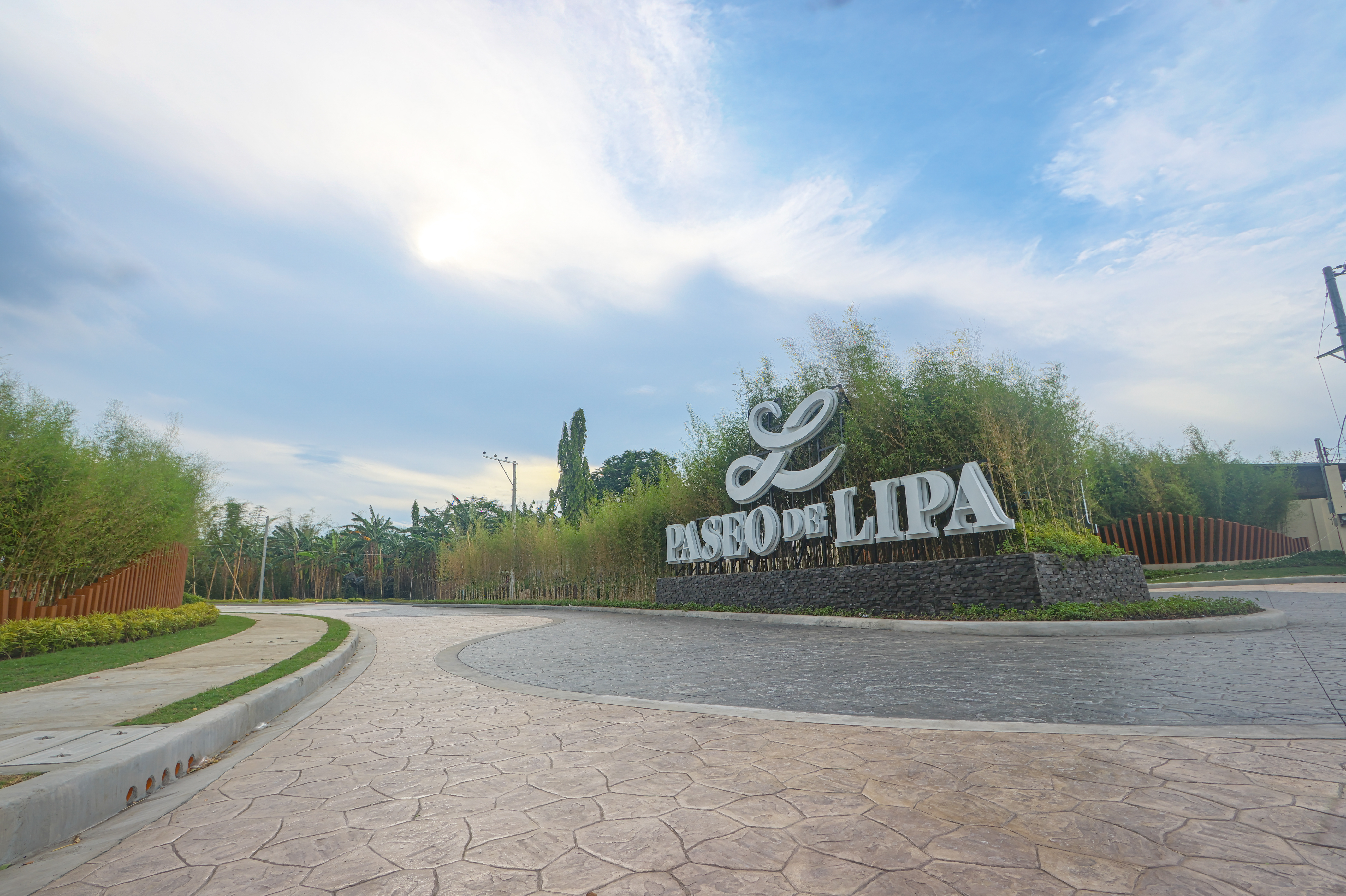 East entrance at Paseo de Lipa